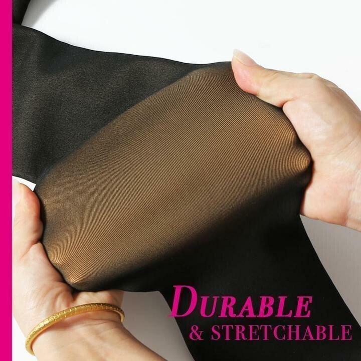 Hände dehnen nachhaltige und dehnbare Fleece-Strumpfhose