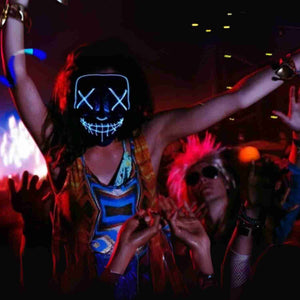 PhantomGlow Maske mit blauen LED-Lichtern – für die perfekte Party! Besuchen Sie www.middo.de