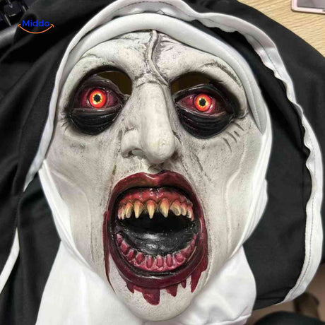 Phantora Nun Maske mit engen Augen und blutigen Details – Jetzt entdecken auf www.middo.de