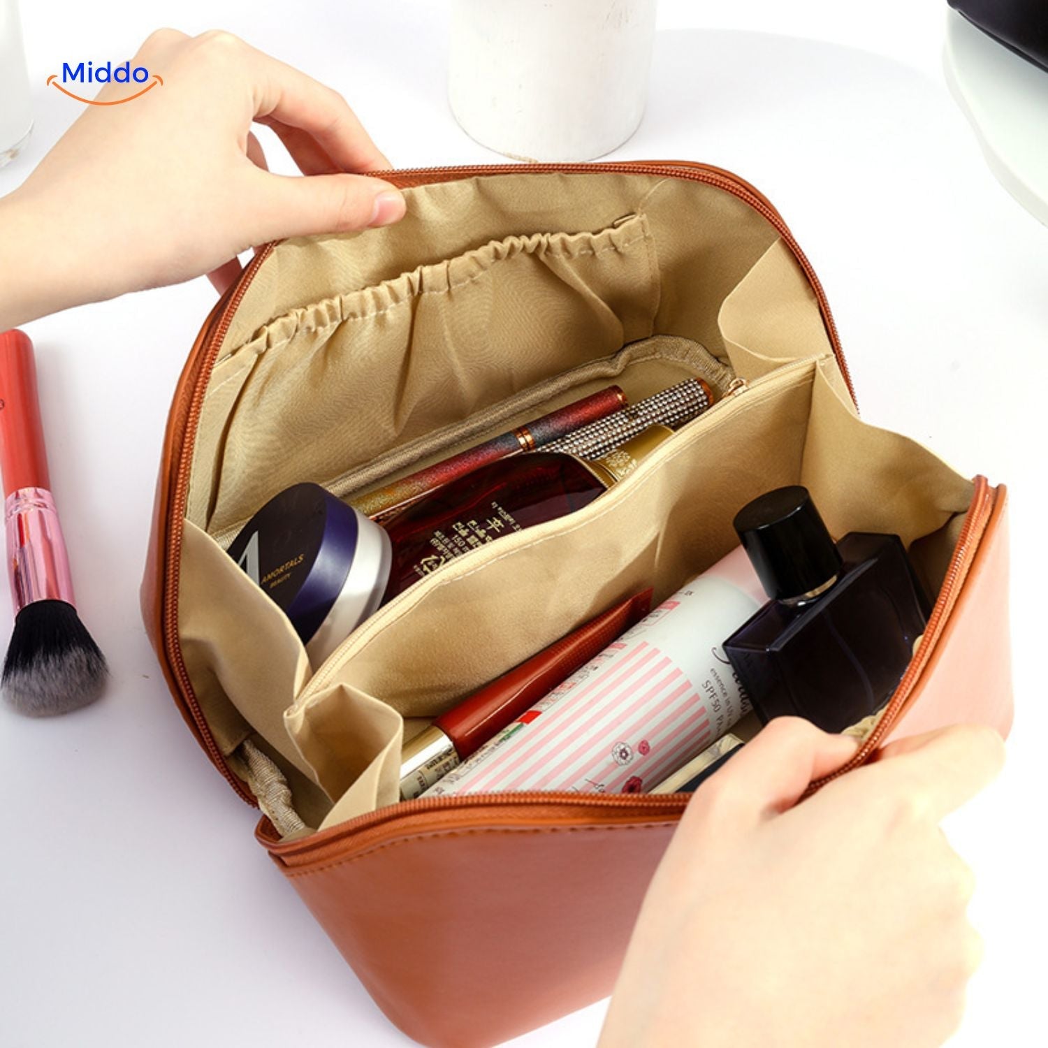 PillowPro Reisetasche braun mit Inhalt www.middo.nl