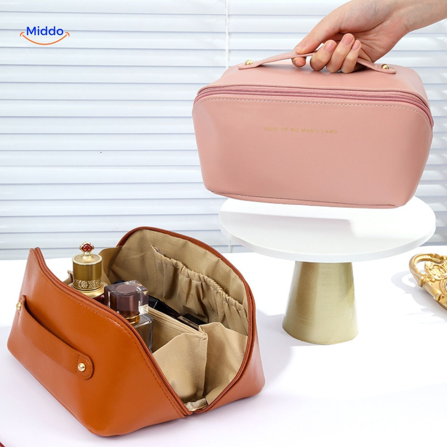 PillowPro Reisetasche leicht rosa mit Inhalt www.middo.nl