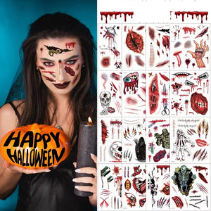 Frau mit realistischen Halloween-Horror-Tattoos und Halloween-Kürbis