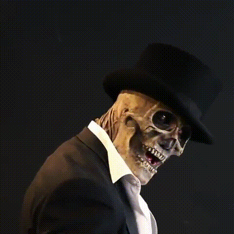 Realistisches Halloween-Kostüm mit Hut und drehendem Kopf.