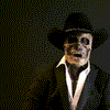 Realistisches Halloween-Kostüm mit Hut und drehendem Kopf