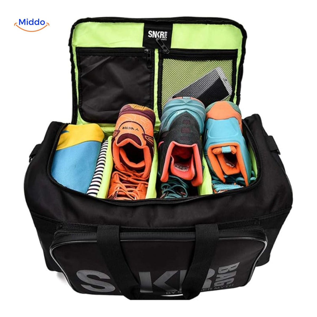 SNKRPro Tasche gefüllt mit Schuhen und Kleidung