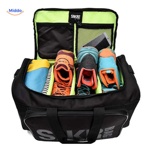 SNKRPro Tasche gefüllt mit Schuhen und Kleidung