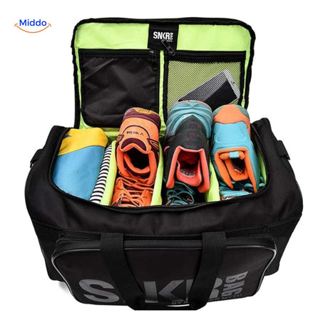 SNKRPro Tasche gefüllt mit Schuhen und Kleidung
