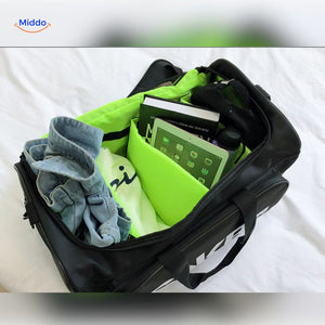SNKRPro Tasche mit grünem Innenfach gefüllt mit Kleidung