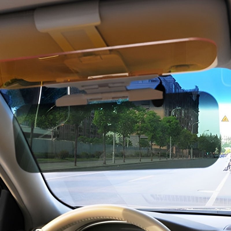 SafeDrive Sonnenblende montiert in einem Auto für bessere Sicht