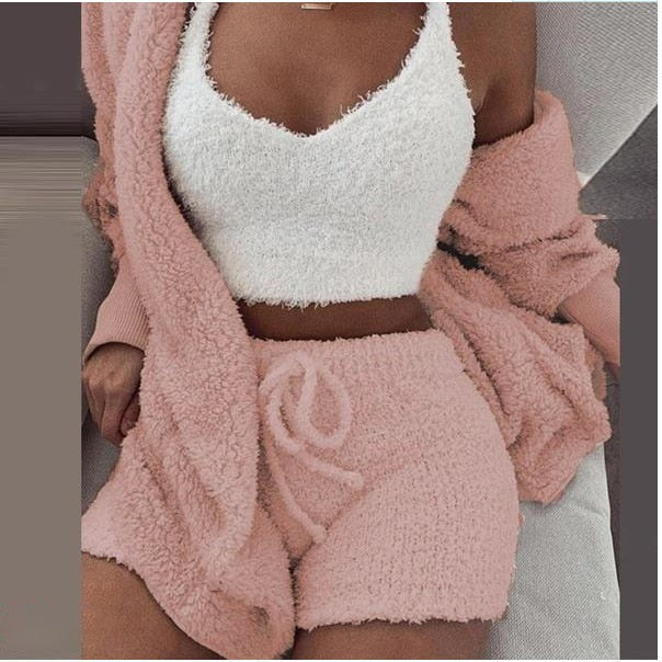 Rosa SheCutie 3-teiliges Comfy-Set, Top, Shorts und West.