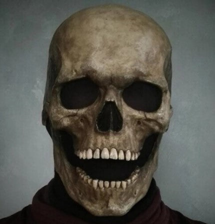 Graues Schädelmasker mit detailliertem Design