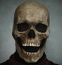 Graue Schädelmaske mit detailliertem Design