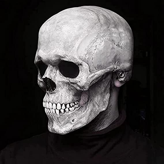 Seitenansicht von grauer Totenkopfmütze mit Details