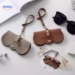 Brillenetui CompactVision mit Brille auf 1 Foto