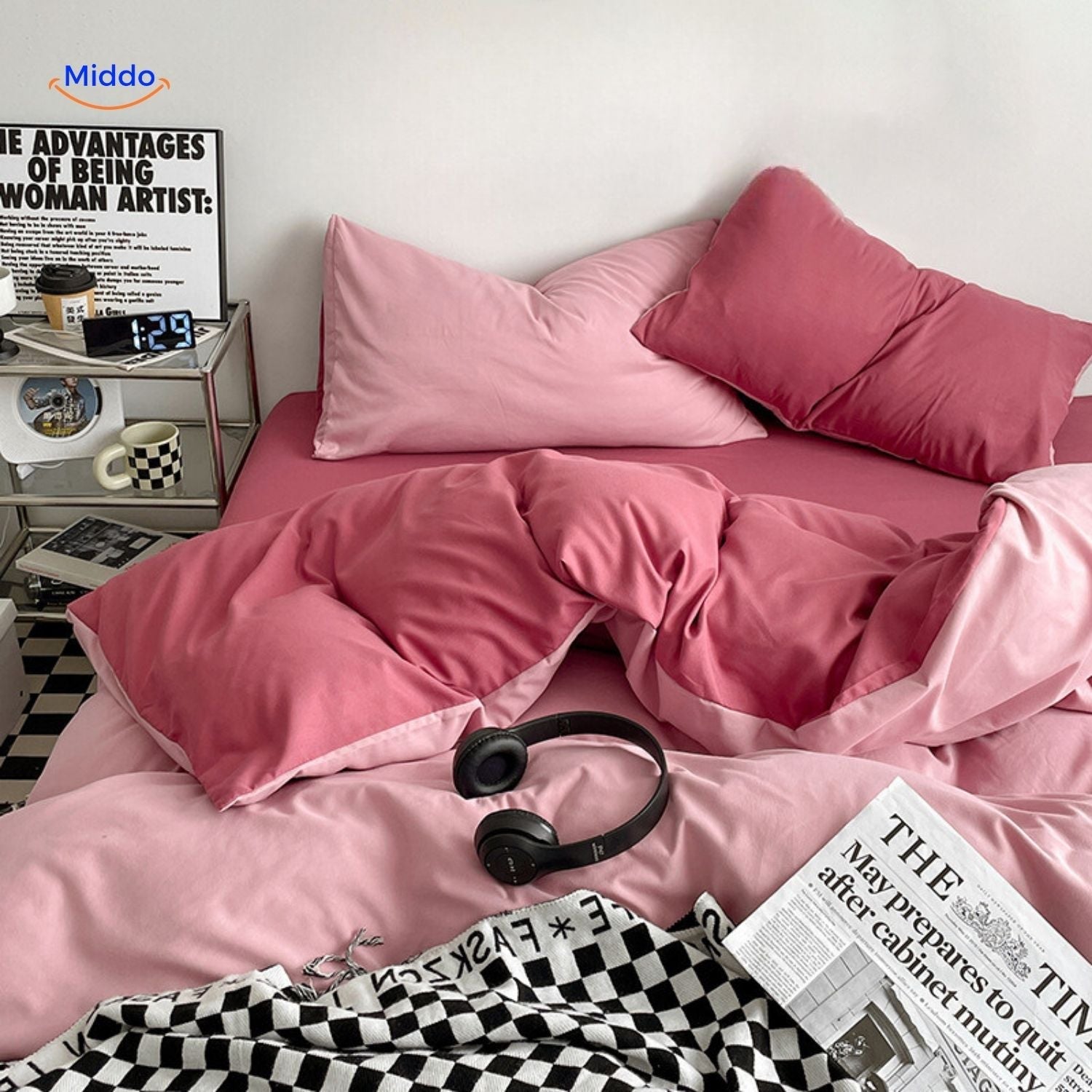 SleepNest Gemütliches Schlafset hellblaue Schlafset auf einem bequemen Bett www.middo.de