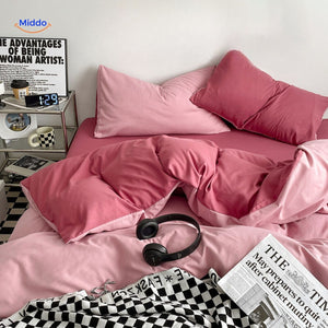 SleepNest Gemütliches Schlafset hellblaue Schlafset auf einem bequemen Bett www.middo.de