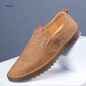 Solura Loafers für Herren – Atmungsaktive Slipper für den Sommer mit hohem Komfort Erleben Sie höchsten Tragekomfort mit den Solura Loafers für Herren. Diese atmungsaktiven Slipper sind die perfekte Wahl für die warmen Sommertage. Gönnen Sie sich diesen stilvollen Begleiter für jede Gelegenheit – jetzt auf entdecken!