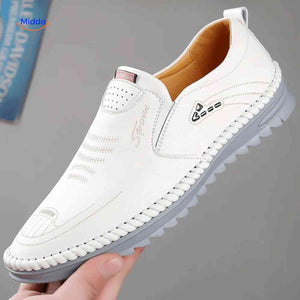 Solura Slipper in Weiß mit glattem Obermaterial, atmungsaktiver Herrenschuh