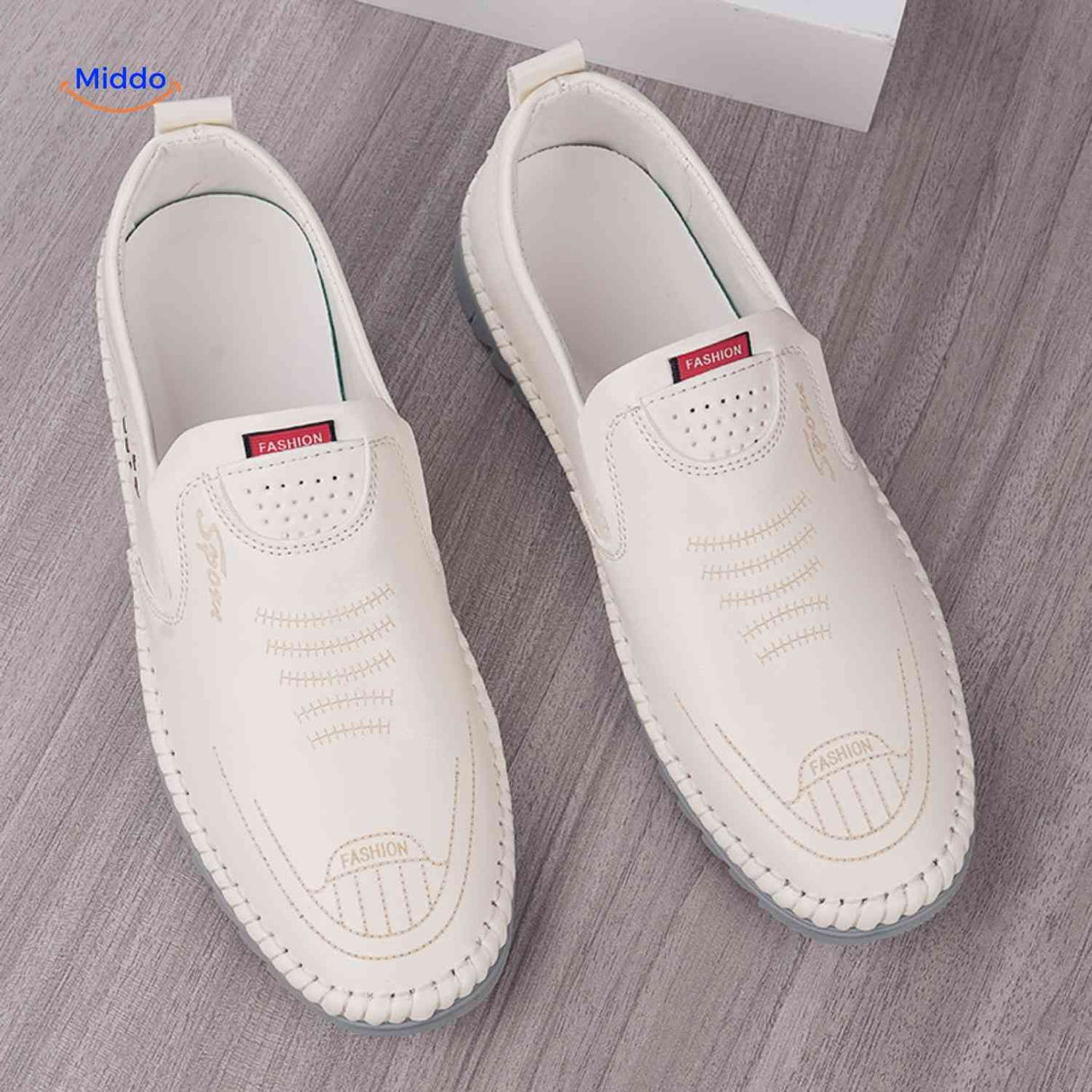 Solura Loafers – Trendige, lässige Slip-On-Schuhe für Herren Entdecken Sie die Solura Loafers, die perfekten Begleiter für stilvolle und bequeme Freizeitoutfits. Diese trendigen Schuhe vereinen modernen Look mit optimalem Tragekomfort. Gönnen Sie sich diesen vielseitigen Hingucker für jede Gelegenheit. Jetzt bestellen und Ihre Schuhkollektion aufwerten!