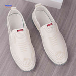 Solura Loafers – Trendige, lässige Slip-On-Schuhe für Herren

Entdecken Sie die Solura Loafers, die perfekten Begleiter für stilvolle und bequeme Freizeitoutfits. Diese trendigen Schuhe vereinen modernen Look mit optimalem Tragekomfort. Gönnen Sie sich diesen vielseitigen Hingucker für jede Gelegenheit. Jetzt bestellen und Ihre Schuhkollektion aufwerten!