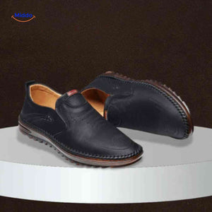 Solura Loafers in Schwarz – Elegante Herren-Slipper für Freizeit und Komfort. Entdecken Sie jetzt die perfekte Kombination aus Stil und Bequemlichkeit auf www.middo.de!
