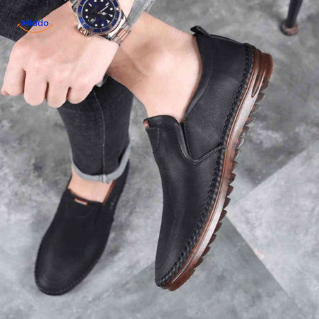 Solura Herren Loafers in Schwarz – Elegante Slip-On für ultimativen Komfort. Holen Sie sich Ihre bequemen Alltagschuhe auf www.middo.de!