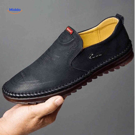 Solura Slipper in Schwarz mit glattem Obermaterial, atmungsaktiver Herrenschuh