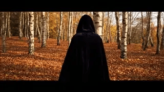 Spookora Cape - Schwarzer Umhang mit Kapuze für eine gruselige Halloween-Stimmung bei www.middo.de.
