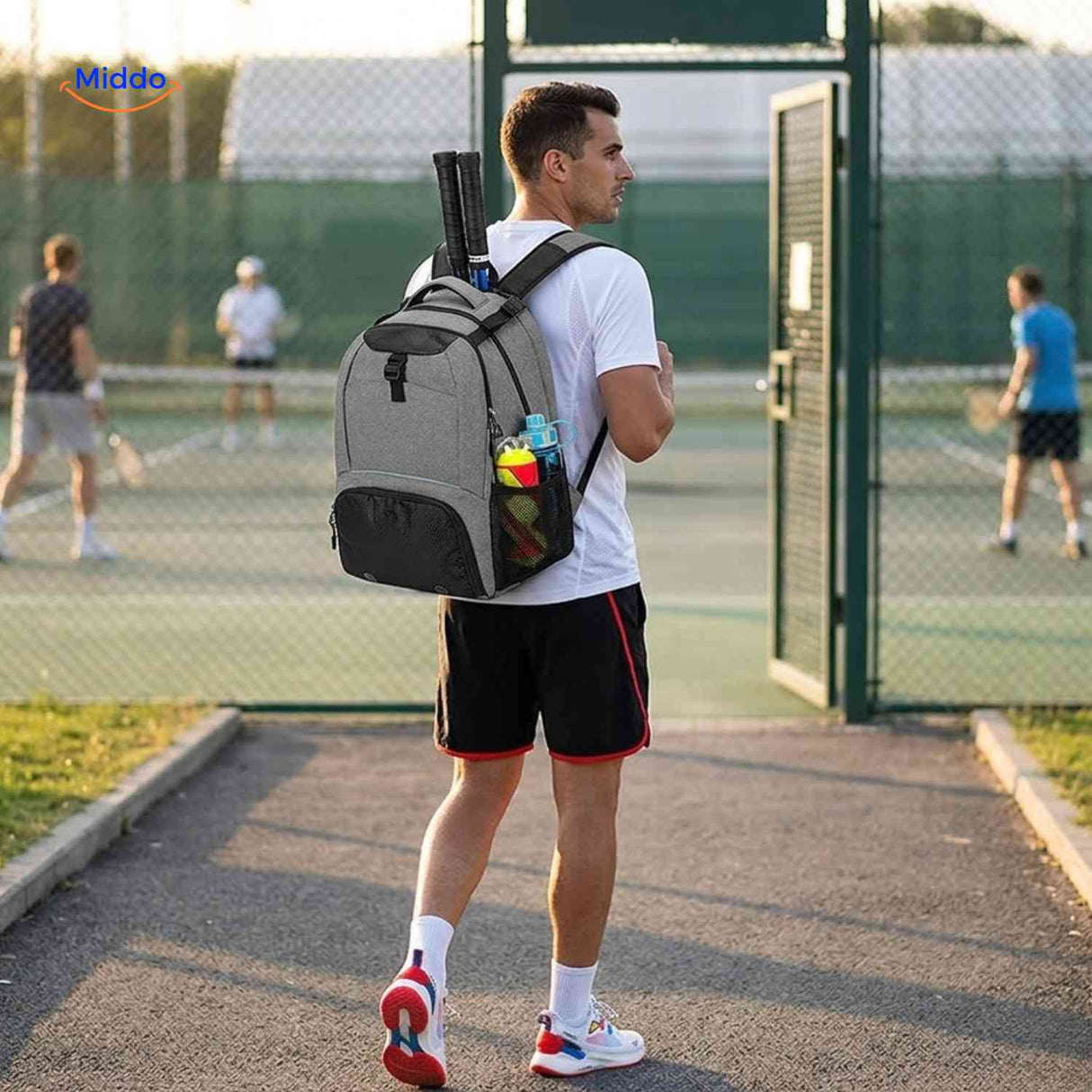 Sportivo Rucksack Rucksack getragen auf dem Tennisplatz