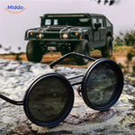 SunGuard ND9 Sonnenbrille mit Hummer im Hintergrund