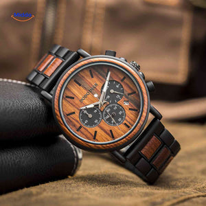 Timbero Holzuhr Chronograph, warme Holzfarbe im Detail