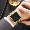 TimeMyst Quadrat Uhr gold am Handgelenk elegantes Design www.middo.nl