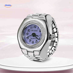 **Timevera Ring-Uhr - Runde lila Unisex Quarzuhr** Entdecken Sie die elegante Timevera Ring-Uhr in einer faszinierenden lila Farbe. Diese Unisex Quarzuhr kombiniert modisches Design mit präziser Quarztechnologie. Ideal für jeden Anlass – ob im Büro, beim Sport oder in der Freizeit. Verpassen Sie nicht die Gelegenheit, Ihrem Outfit mit diesem einzigartigen Schmuckstück den letzten Schliff zu geben. Jetzt online kaufen und Ihren Look aufwerten!