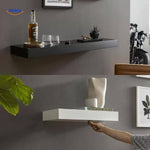 Vinaluxe Regal schwarz stimmungsvoll mit Weinflasche und Gläsern www.middo.de