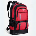 Roter VoyagePro Adventure Rucksack mit verstellbaren Trägern.