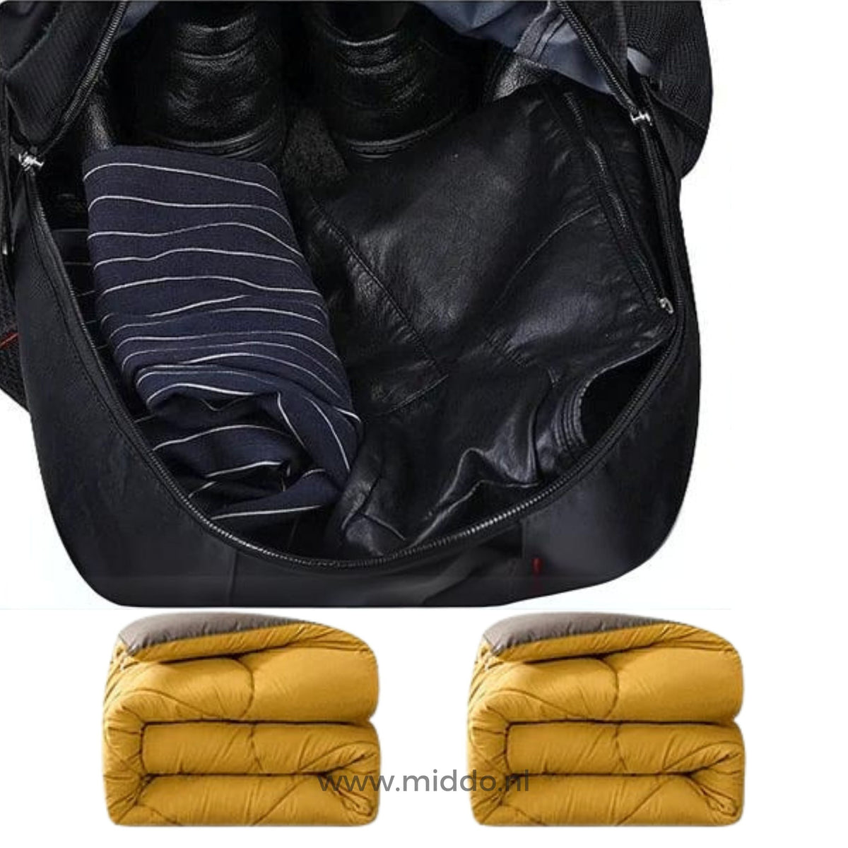Interieur des VoyagePro Adventure Rucksacks mit Kleidung und Schuhen