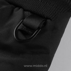 Detail einer schwarzen Gürtelschlaufe an der WarmGuard Thermo Unisex Hose