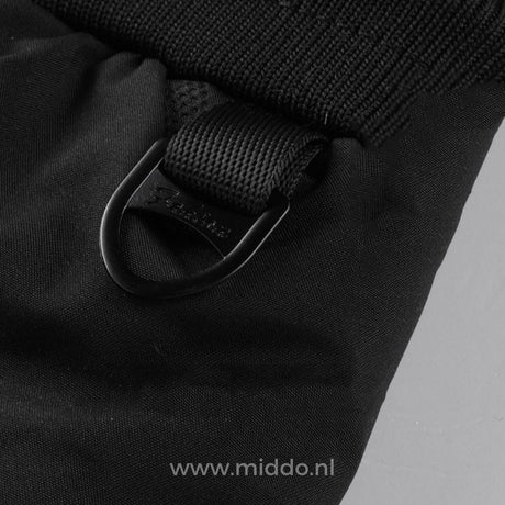 Detail einer schwarzen Gürtelschlaufe an der WarmGuard Thermo Unisex Hose