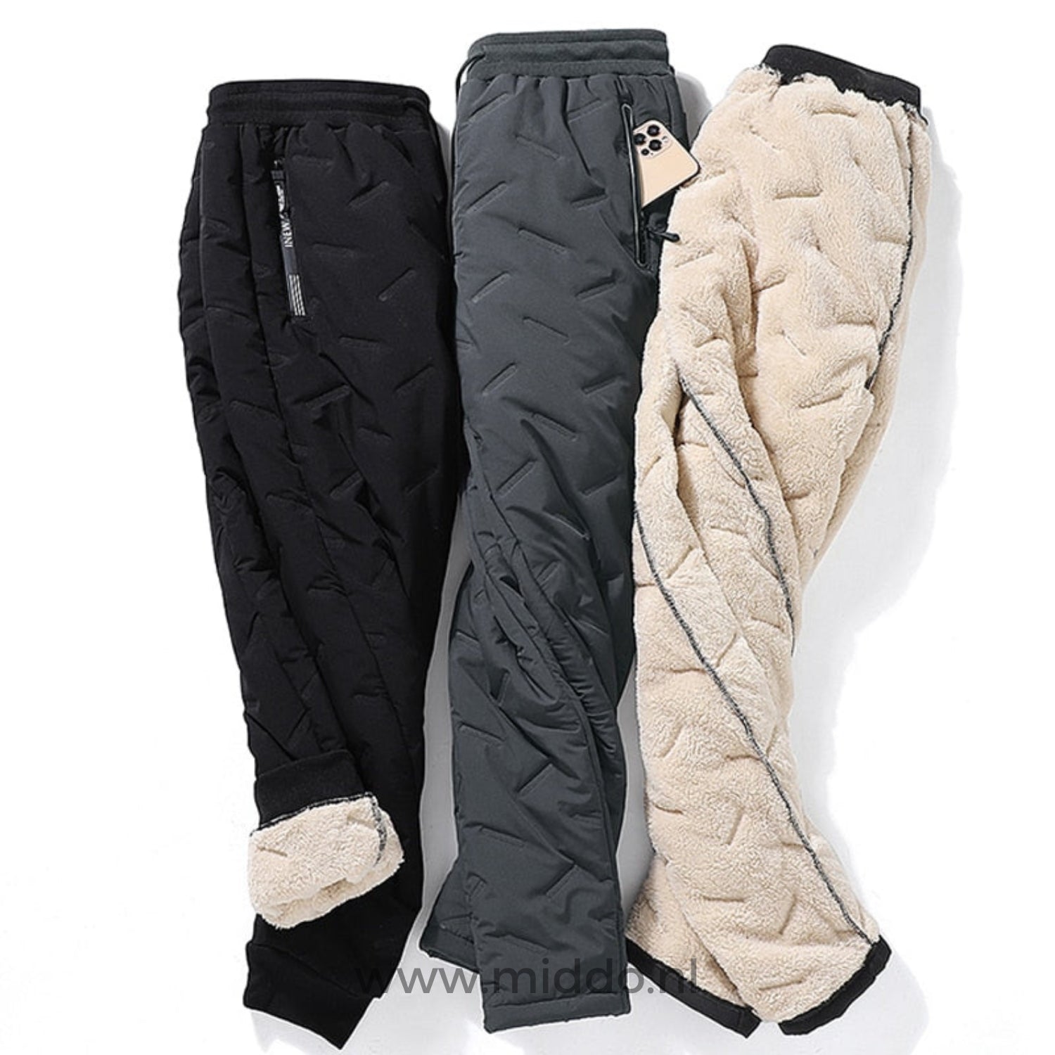 Drei WarmGuard Thermo Unisex-Hosen in verschiedenen Farben und mit einer ausgestellten Fütterung.