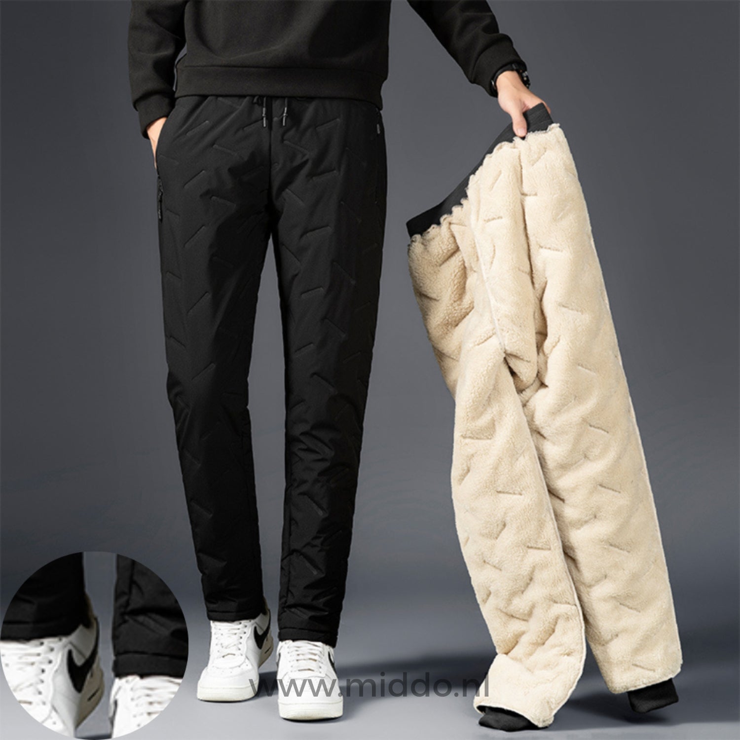 Schwarze Thermohose mit umgekehrtem beigem Fleecefutter