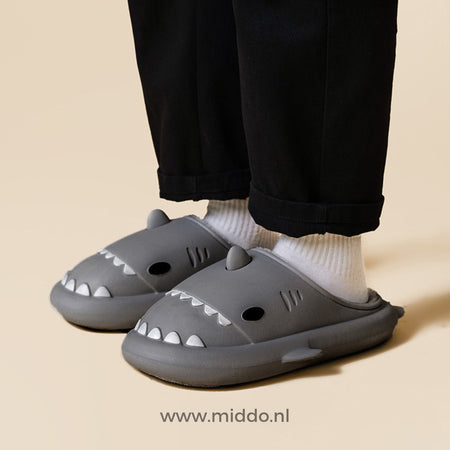 WintersSharkies schwarze Hausschuhe mit rutschfester Sohle