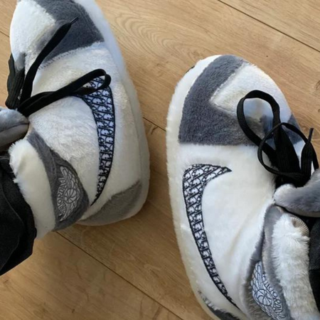 Weiß mit grauen Sneakers Hausschuhe mit schwarzen Schnürsenkeln