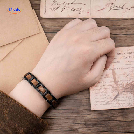 Woodforge Armband – Elegante Holzarmband für Ihr Handgelenk. Besuchen Sie uns auf !