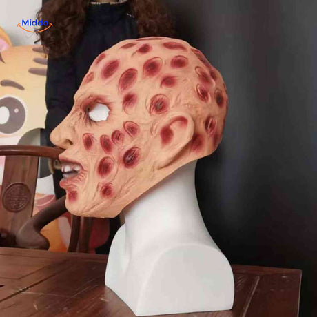 Zombiora Maske mit roten Punkten an der Seite - www.middo.de