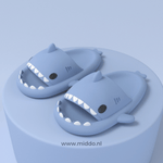 ZomerSharkies blaue Slipper auf blauer Hintergrund - www.middo.de