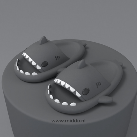 ZomerSharkies mint und schwarze Flip-Flops auf mintgrünem Hintergrund