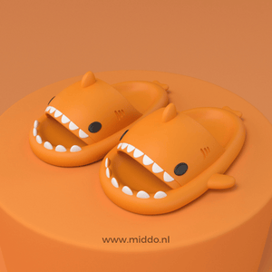 ZomerSharkies orange Flip-Flops auf orange Hintergrund - www.middo.de