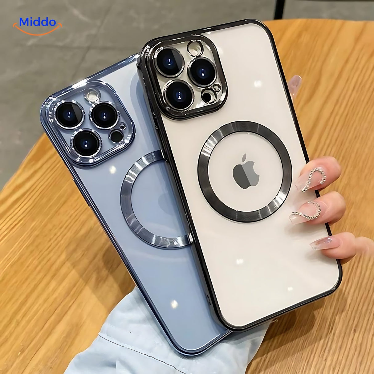 Frau, die 2 iCase iPhone Hüllen hält