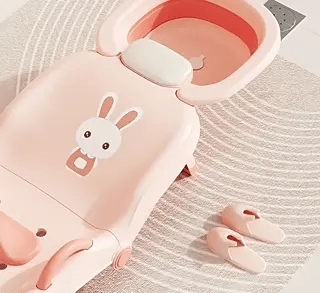 babysEase Babybadewanne mit Kaninchenmotiv und Socken www.middo.de