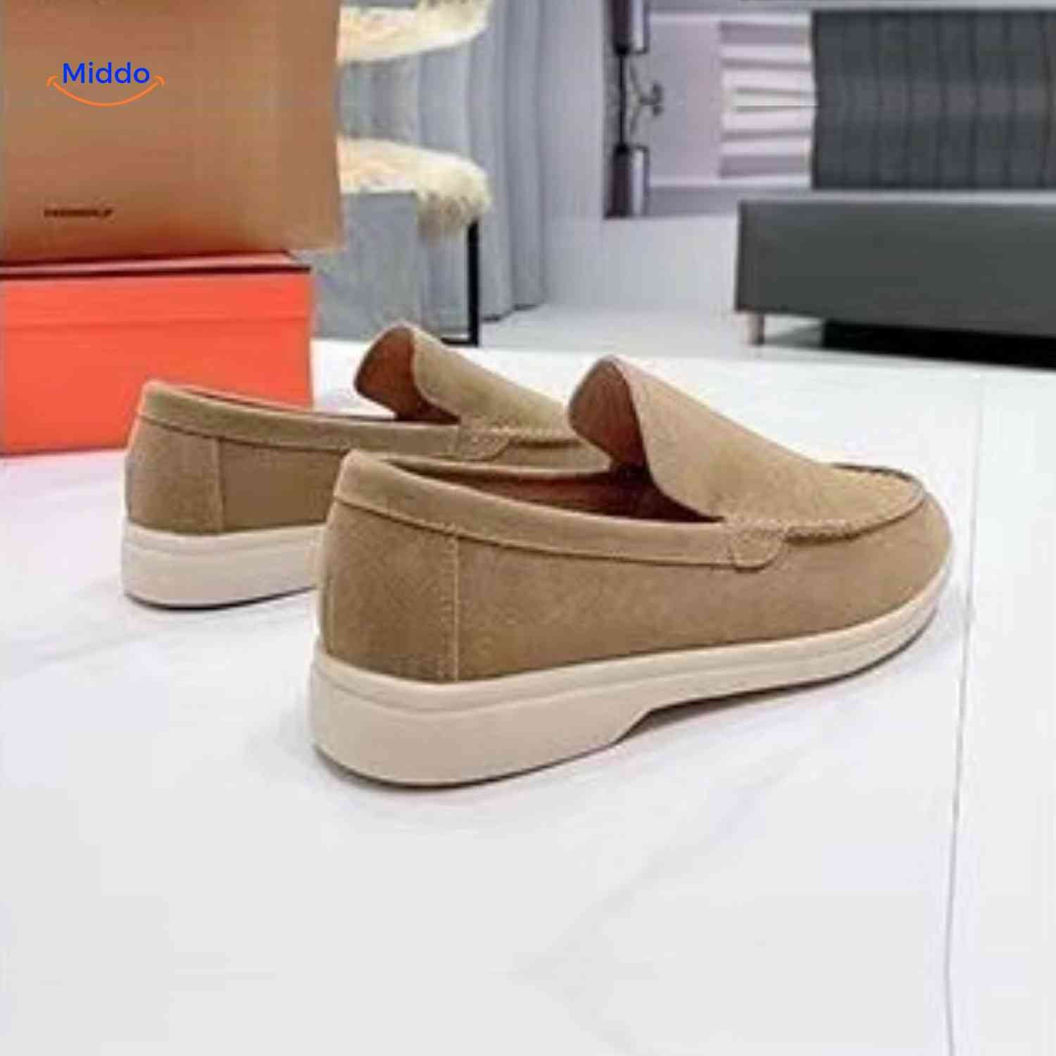 beckwin Loafers Sandfarben Wildleder Slipper mit cremfarbener Laufsohle www.middo.nl